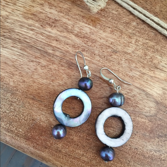 Gunmetal Gray Circle Earrings - Picture 2 of 4